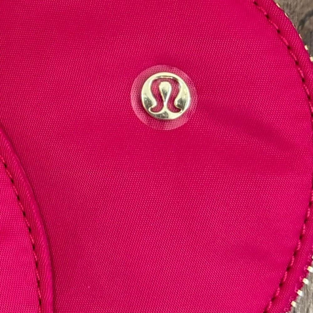 NWT Lululemon Dual Pouch Wristlet *Heart In Passionate/Gold - Picture 4 of 8